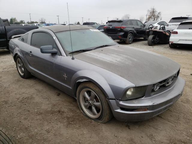 1ZVFT80N665174868 - 2006 FORD MUSTANG SILVER photo 4