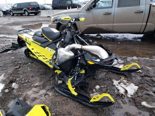 2BPSUWMT9MV000022 - 2021 SKI DOO RENEGADE YELLOW photo 1