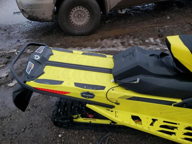 2BPSUWMT9MV000022 - 2021 SKI DOO RENEGADE YELLOW photo 6