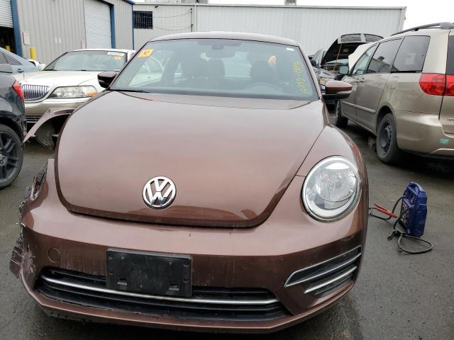 3VWJ17AT3HM625386 - 2017 VOLKSWAGEN BEETLE SE BROWN photo 5