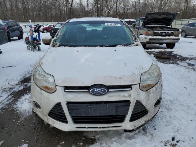 1FAHP3F21CL261249 - 2012 FORD FOCUS SE WHITE photo 5