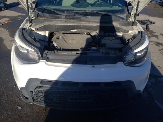 KNDJN2A27G7262472 - 2016 KIA SOUL WHITE photo 11