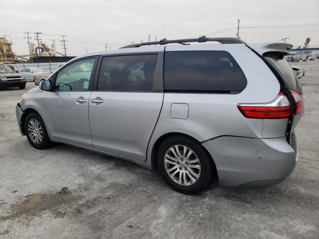 5TDYK3DCXFS551609 - 2015 TOYOTA SIENNA XLE SILVER photo 2