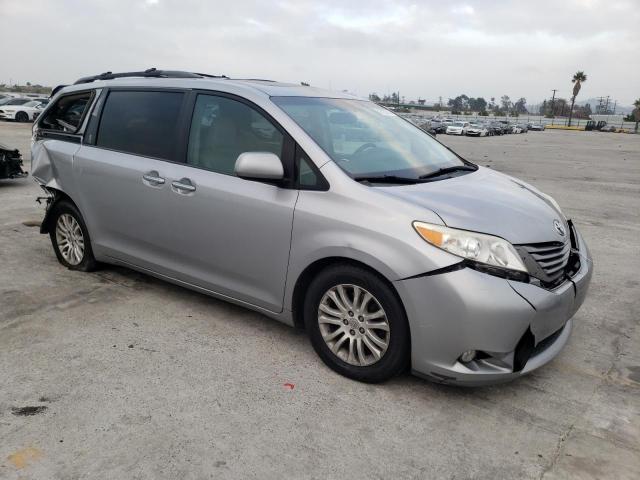 5TDYK3DCXFS551609 - 2015 TOYOTA SIENNA XLE SILVER photo 4