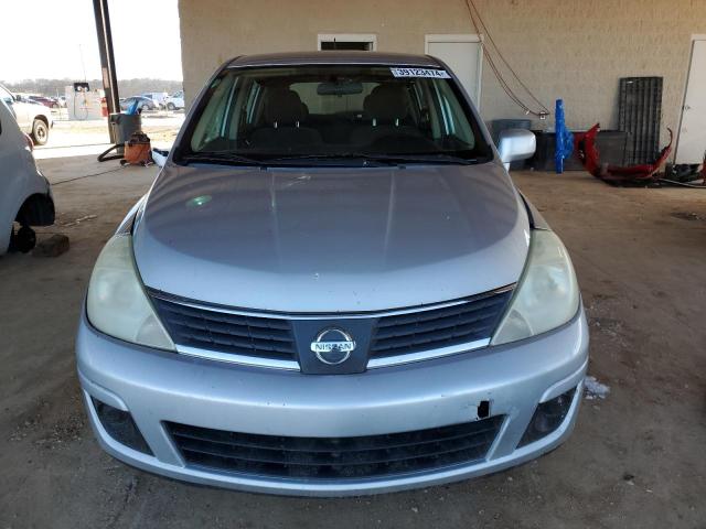 3N1BC13E47L371062 - 2007 NISSAN VERSA S SILVER photo 5