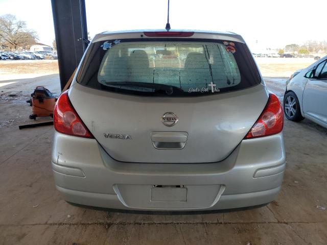 3N1BC13E47L371062 - 2007 NISSAN VERSA S SILVER photo 6