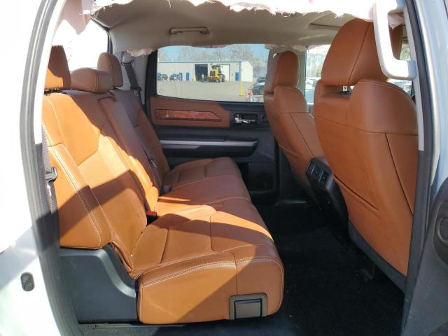 5TFAY5F1XEX384118 - 2014 TOYOTA TUNDRA CREWMAX PLATINUM Weiß Foto 10