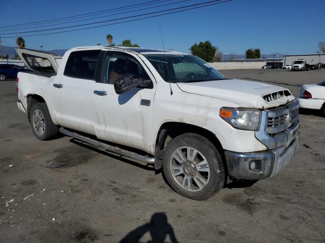 5TFAY5F1XEX384118 - 2014 TOYOTA TUNDRA CREWMAX PLATINUM WHITE photo 4