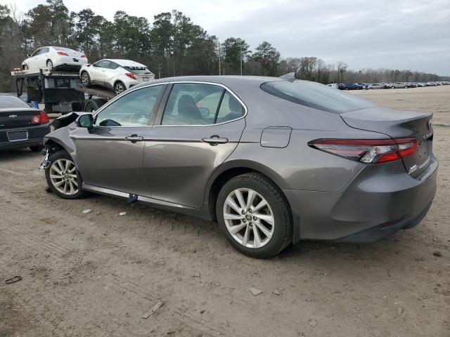 4T1C11AK4MU543104 - 2021 TOYOTA CAMRY LE GRAY photo 2