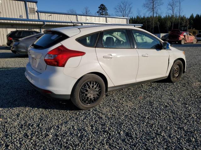 1FAHP3K20CL327599 - 2012 FORD FOCUS SE WHITE photo 3