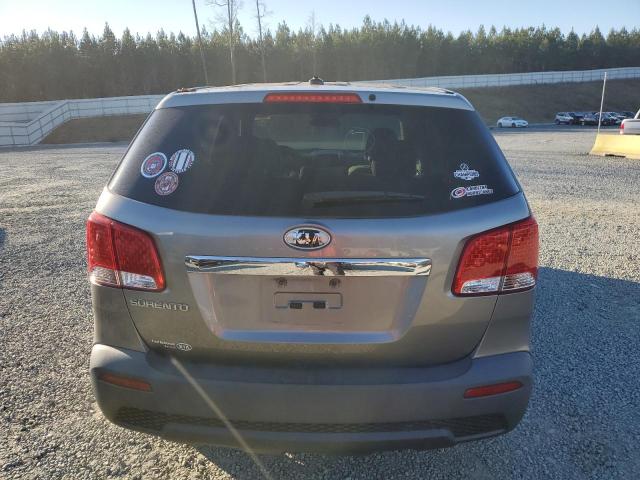 5XYKT3A16CG274570 - 2012 KIA SORENTO BASE GRAY photo 6