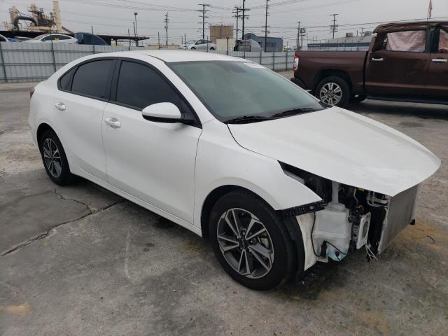 3KPF24AD4PE630005 - 2023 KIA FORTE LX WHITE photo 4