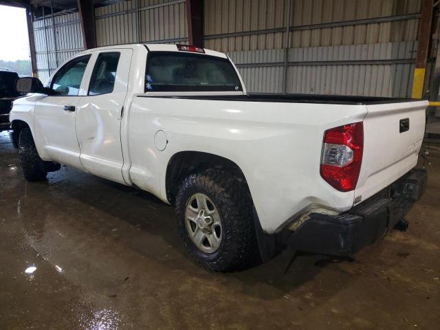 5TFRM5F10JX129647 - 2018 TOYOTA TUNDRA DOUBLE CAB SR/SR5 WHITE photo 2