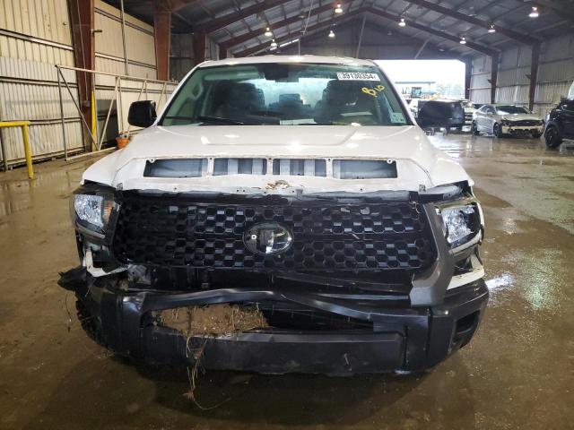 5TFRM5F10JX129647 - 2018 TOYOTA TUNDRA DOUBLE CAB SR/SR5 WHITE photo 5