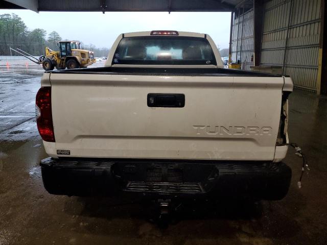 5TFRM5F10JX129647 - 2018 TOYOTA TUNDRA DOUBLE CAB SR/SR5 WHITE photo 6