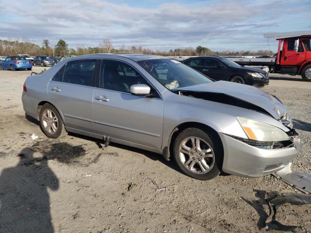 1HGCM56727A056465 - 2007 HONDA ACCORD EX SILVER photo 4