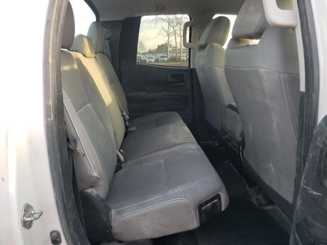5TFTY5F18JX009945 - 2018 TOYOTA TUNDRA DOUBLE CAB SR/SR5 WHITE photo 10