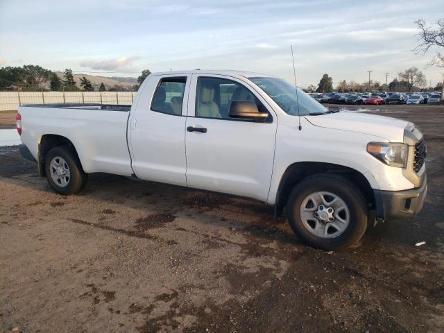 5TFTY5F18JX009945 - 2018 TOYOTA TUNDRA DOUBLE CAB SR/SR5 WHITE photo 4