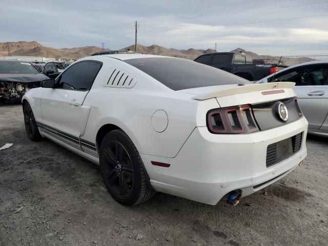 1ZVBP8AM5E5210315 - 2014 FORD MUSTANG WHITE photo 2