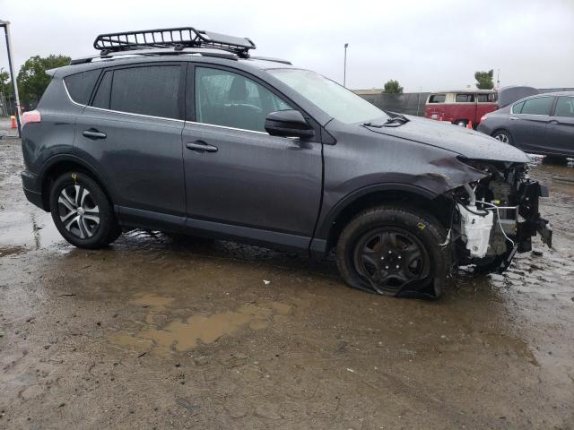 2T3ZFREV7JW492747 - 2018 TOYOTA RAV4 LE GRAY photo 4