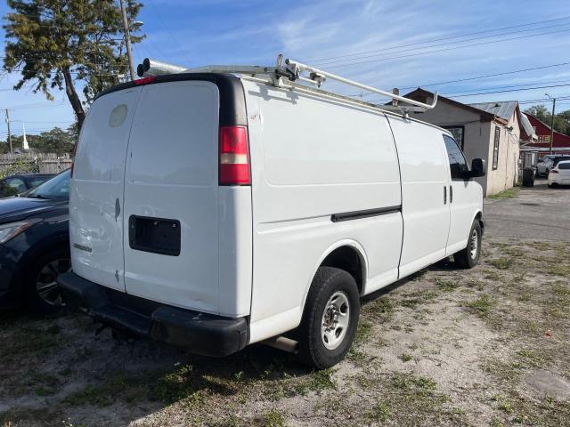 1GCZGUBA1B1170669 - 2011 CHEVROLET EXPRESS G3 WHITE photo 4