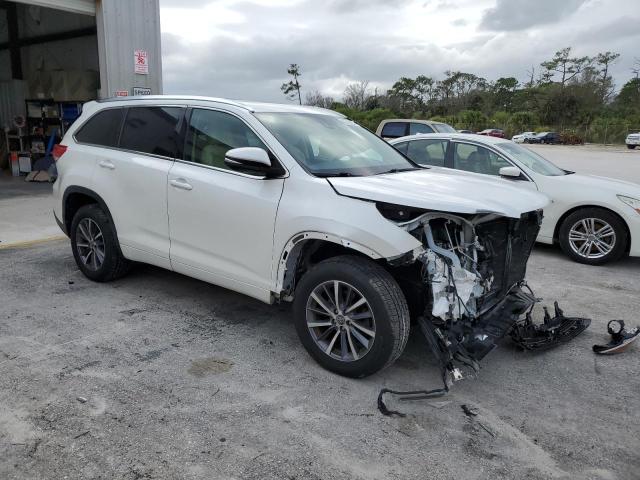 5TDKZRFH6HS215200 - 2017 TOYOTA HIGHLANDER SE WHITE photo 4