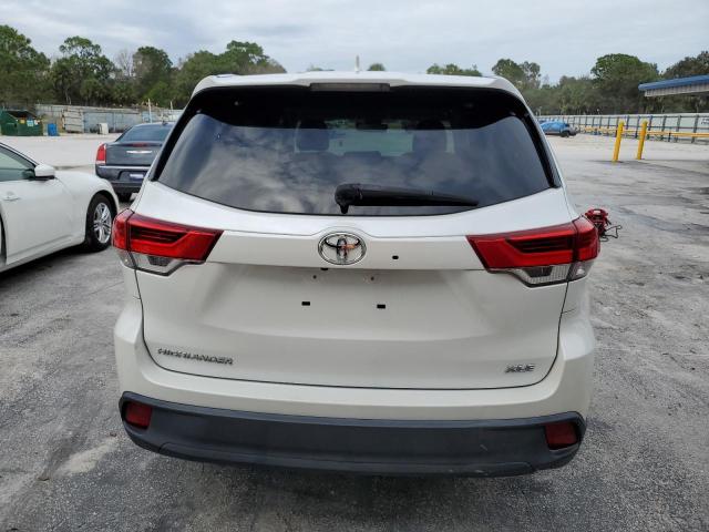 5TDKZRFH6HS215200 - 2017 TOYOTA HIGHLANDER SE WHITE photo 6