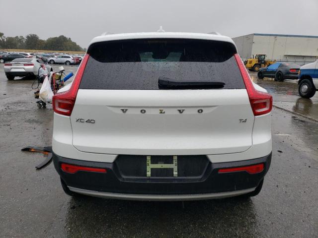 YV4AC2HK9L2206047 - 2020 VOLVO XC40 T4 MOMENTUM WHITE photo 6