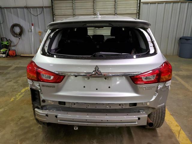 JA4AP3AU4KU032653 - 2019 MITSUBISHI OUTLANDER ES SILVER photo 6