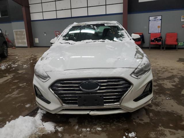 5NPE24AF1JH600699 - 2018 HYUNDAI SONATA SE WHITE photo 5