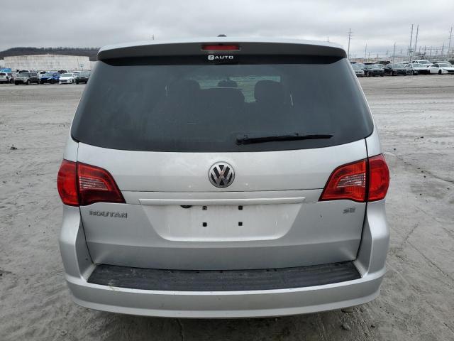 2V4RW3D1XAR395568 - 2010 VOLKSWAGEN ROUTAN SE SILVER photo 6