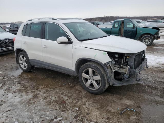 WVGAV7AX7AW524556 - 2010 VOLKSWAGEN TIGUAN S WHITE photo 4