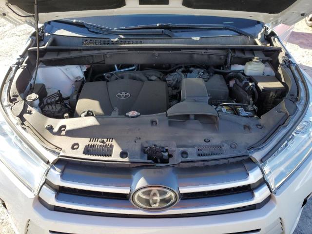 5TDZZRFH9HS230384 - 2017 TOYOTA HIGHLANDER LE WHITE photo 12