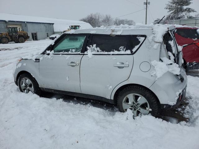 KNDJN2A24J7562588 - 2018 KIA SOUL SILVER photo 2