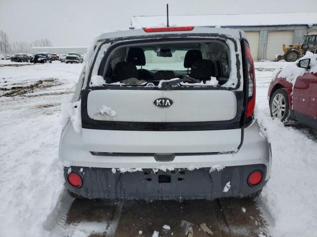 KNDJN2A24J7562588 - 2018 KIA SOUL SILVER photo 6