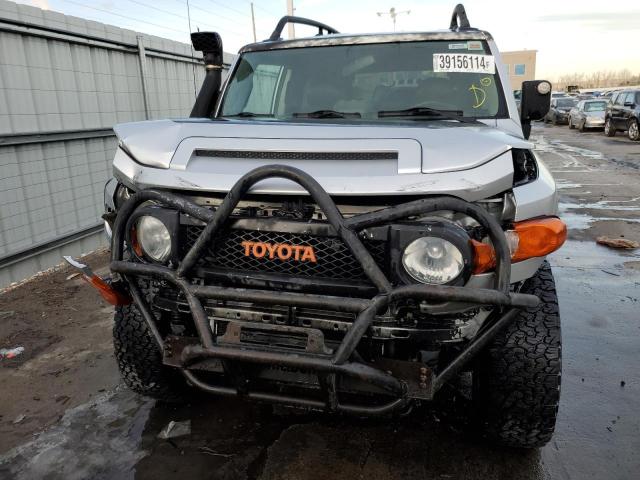 JTEBU11F570079855 - 2007 TOYOTA FJ CRUISER SILVER photo 5