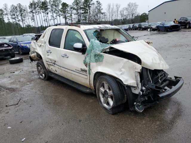 3GNMCGE03DG109409 - 2013 CHEVROLET AVALANCHE LTZ WHITE photo 4