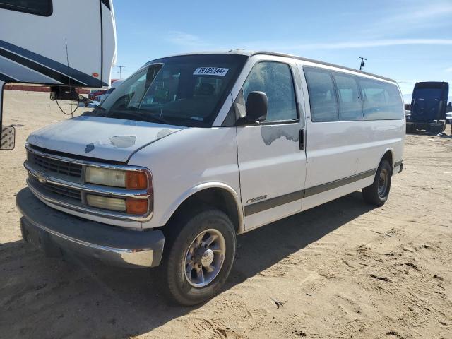 1GAHG39R221193095 - 2002 CHEVROLET EXPRESS G3 WHITE photo 1