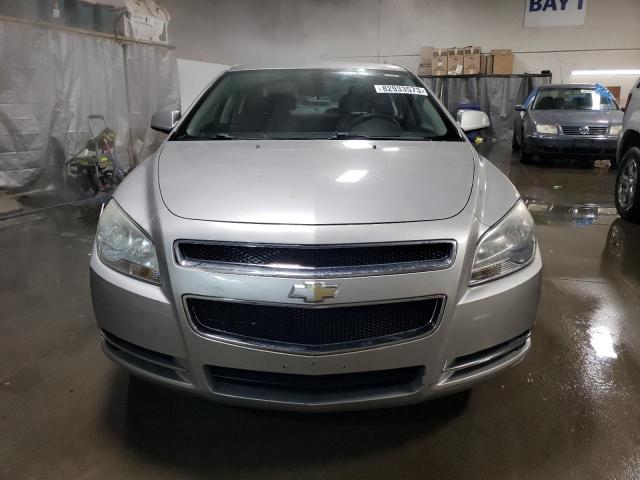1G1ZH57B58F255930 - 2008 CHEVROLET MALIBU 1LT Srebrny zdjęcie 5