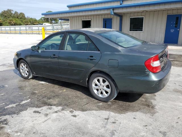 JTDBE32K820078037 - 2002 TOYOTA CAMRY LE GREEN photo 2