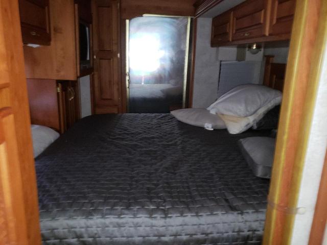 1RF42464262040499 - 2006 HOLR MOTORHOME TWO TONE photo 6