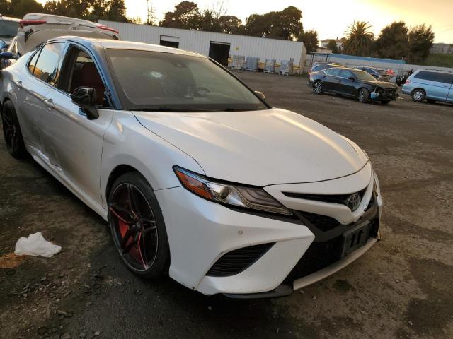 4T1B61HK4JU027999 - 2018 TOYOTA CAMRY XSE WHITE photo 4