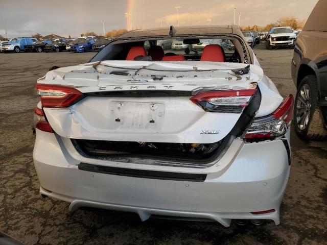 4T1B61HK4JU027999 - 2018 TOYOTA CAMRY XSE WHITE photo 6