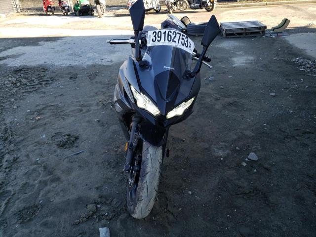 ML5EXER10PDA80684 - 2023 KAWASAKI EX650 R Сұр фото 5