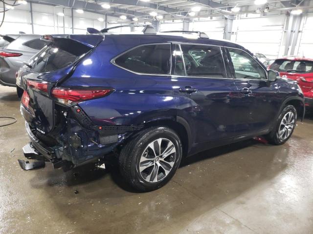5TDGZRBH3NS241891 - 2022 TOYOTA HIGHLANDER XLE BLUE photo 3