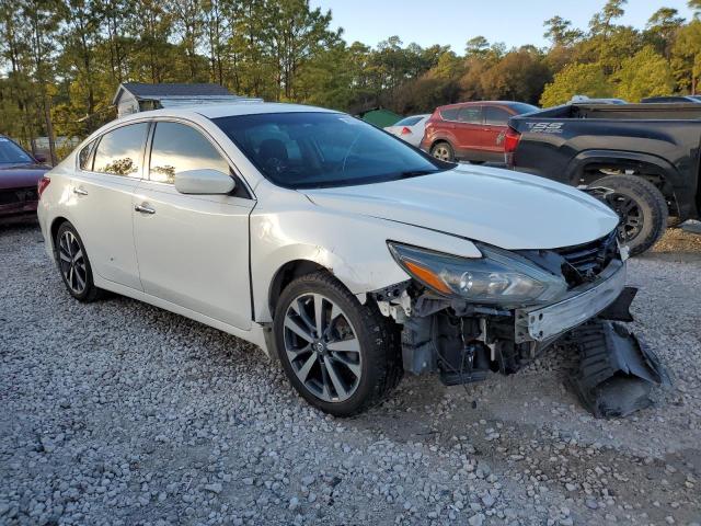 1N4AL3AP3HN319437 - 2017 NISSAN ALTIMA 2.5 WHITE photo 4