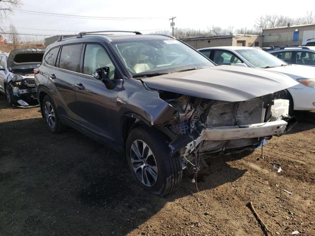 5TDGZRBH7NS560999 - 2022 TOYOTA HIGHLANDER XLE 灰色 照片 4