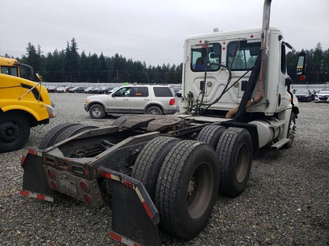 1FUJGECV58LZ09925 - 2008 FREIGHTLINER CASCADIA 1 WHITE photo 4