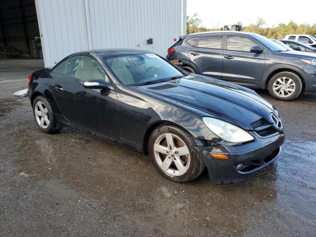 WDBWK54F56F118520 - 2006 MERCEDES-BENZ SLK 280 BLACK photo 4