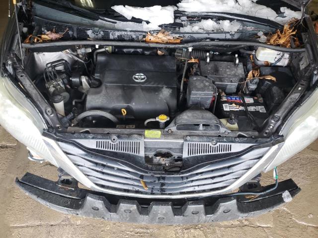 5TDKK3DC1CS263625 - 2012 TOYOTA SIENNA LE GRAY photo 12